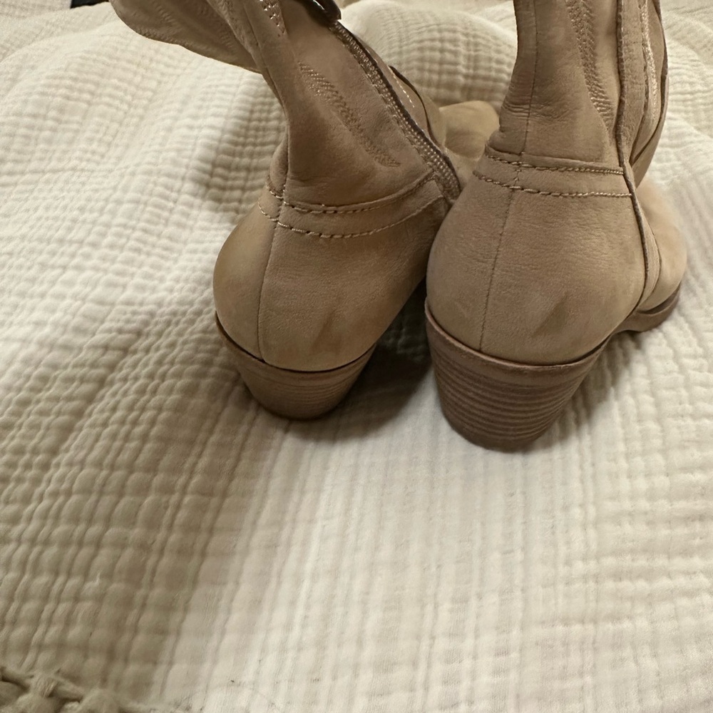 Dolce Vita Western-Style Women's Boots - Picture 12 of 12